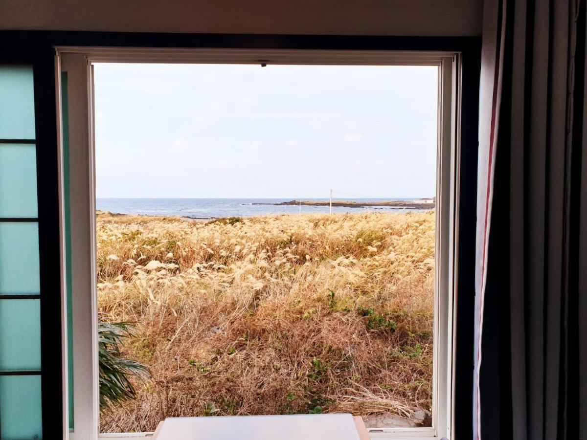 Morning Beach Pension Jeju Exterior photo