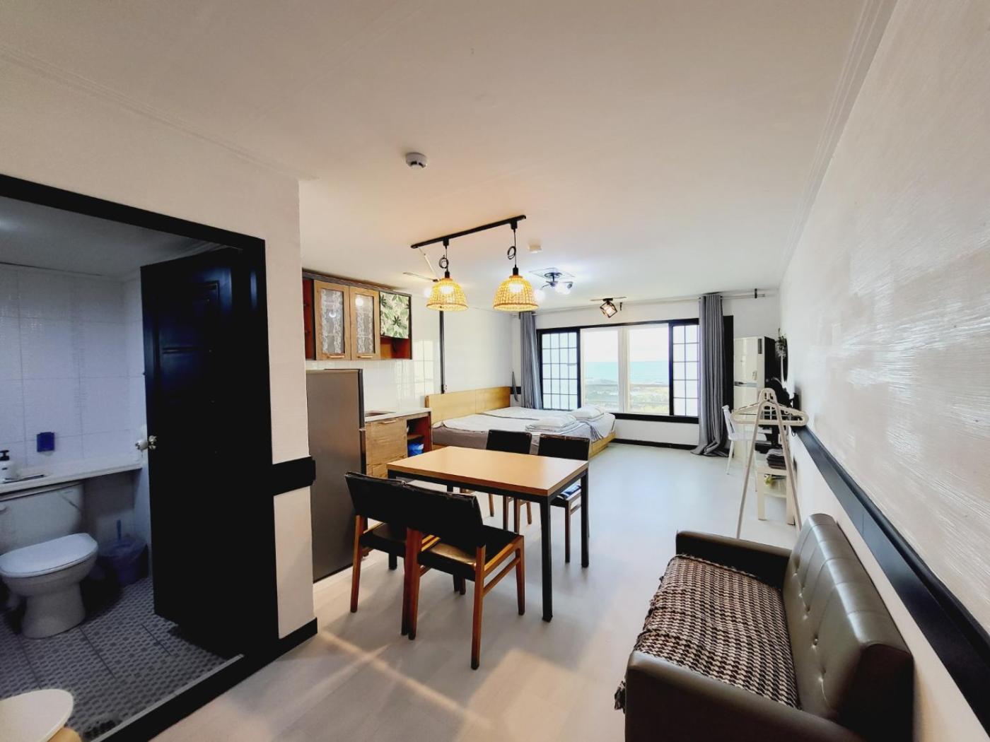 Morning Beach Pension Jeju Exterior photo