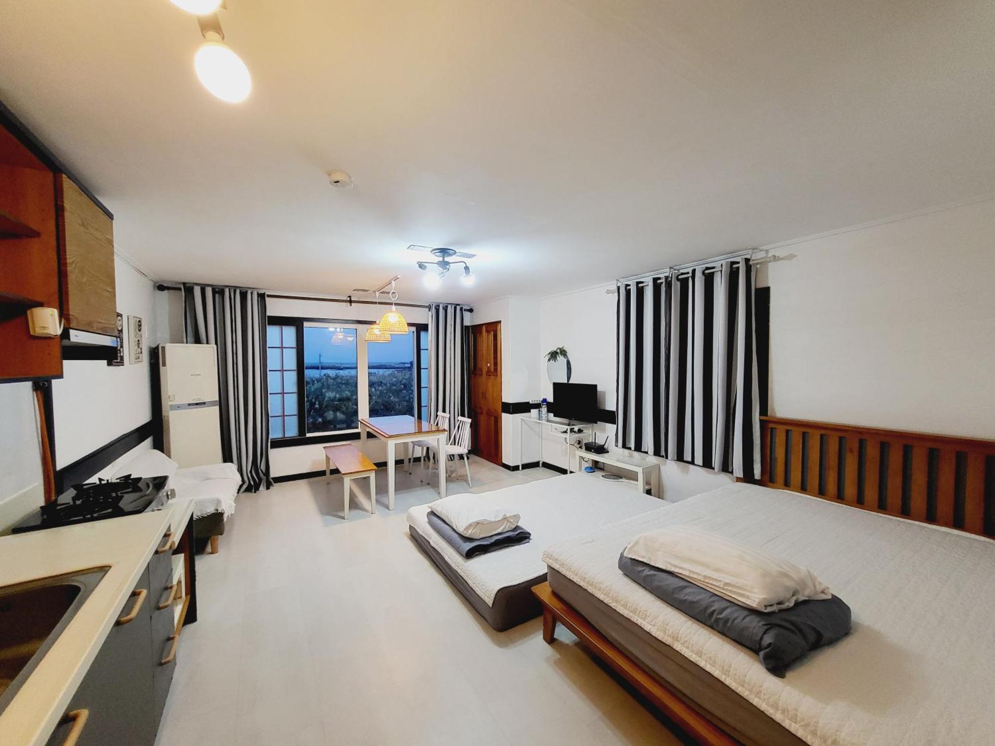Morning Beach Pension Jeju Exterior photo