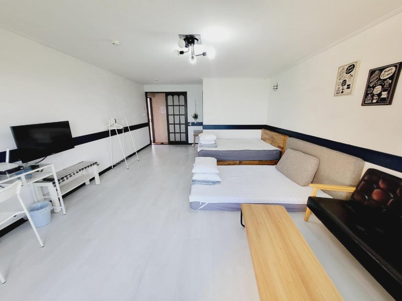Morning Beach Pension Jeju Exterior photo