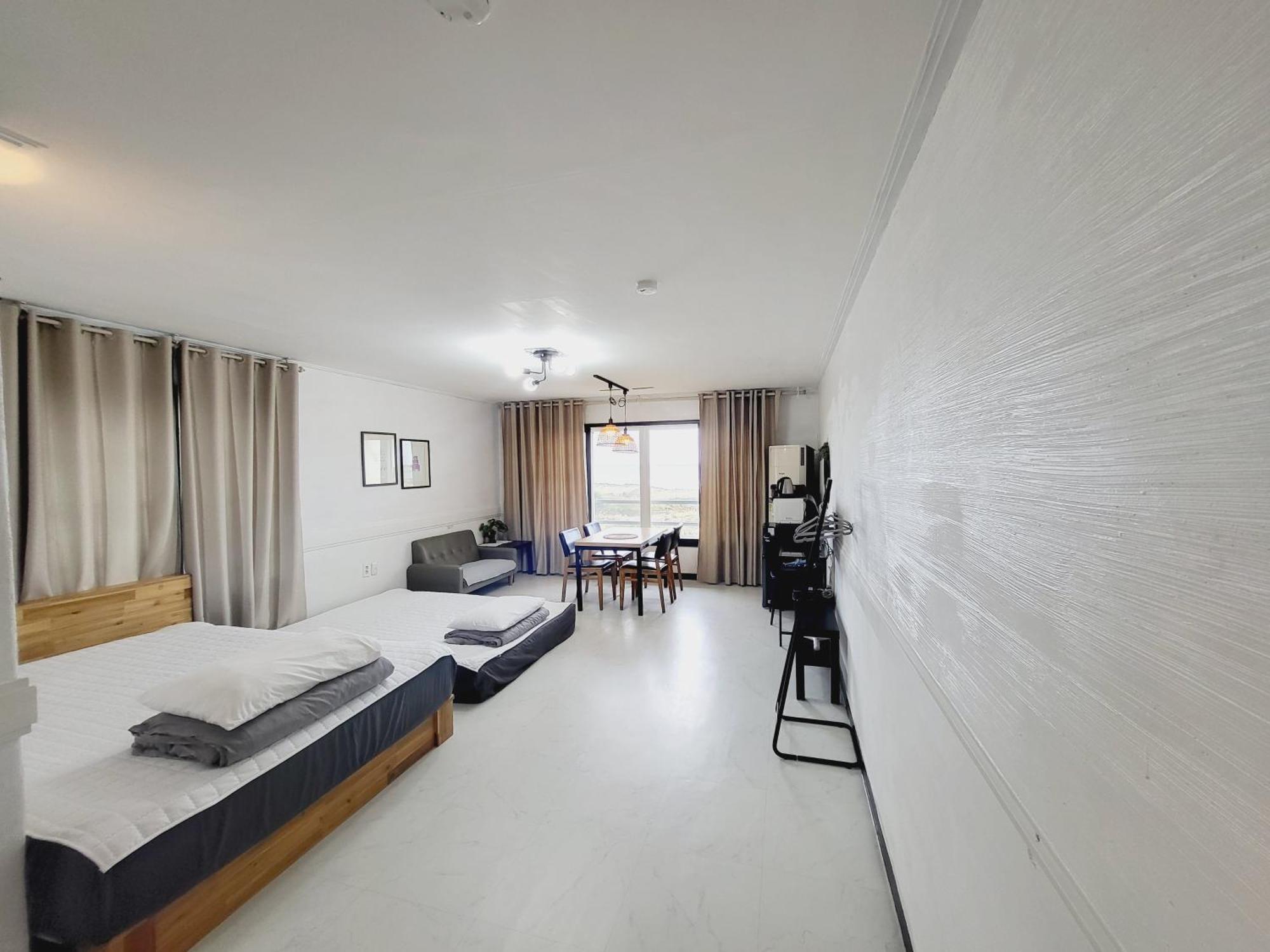 Morning Beach Pension Jeju Exterior photo